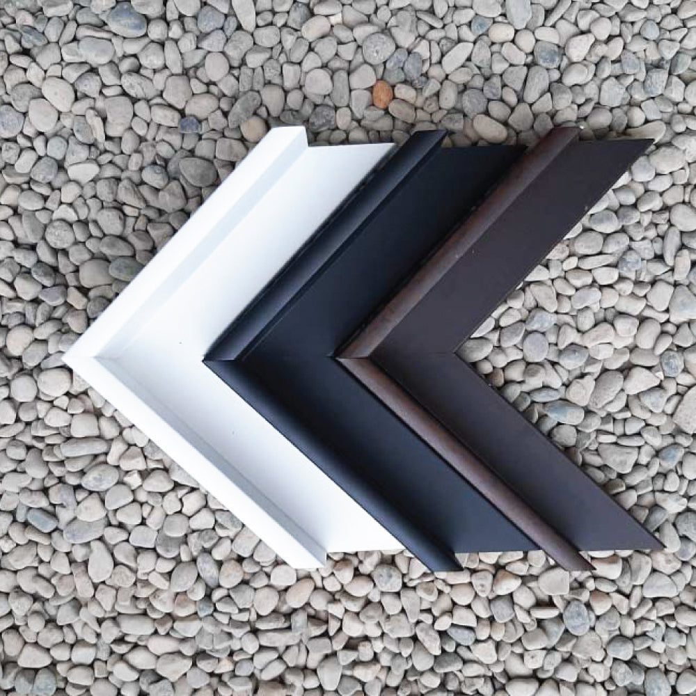 Four L-shaped frame moulding samples in white, black, and brown tones.